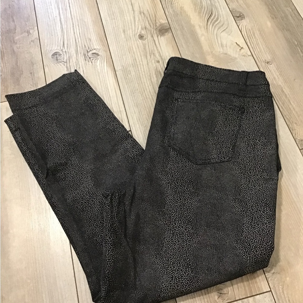 🛍️ CONTRAST Brand Pants NWOT